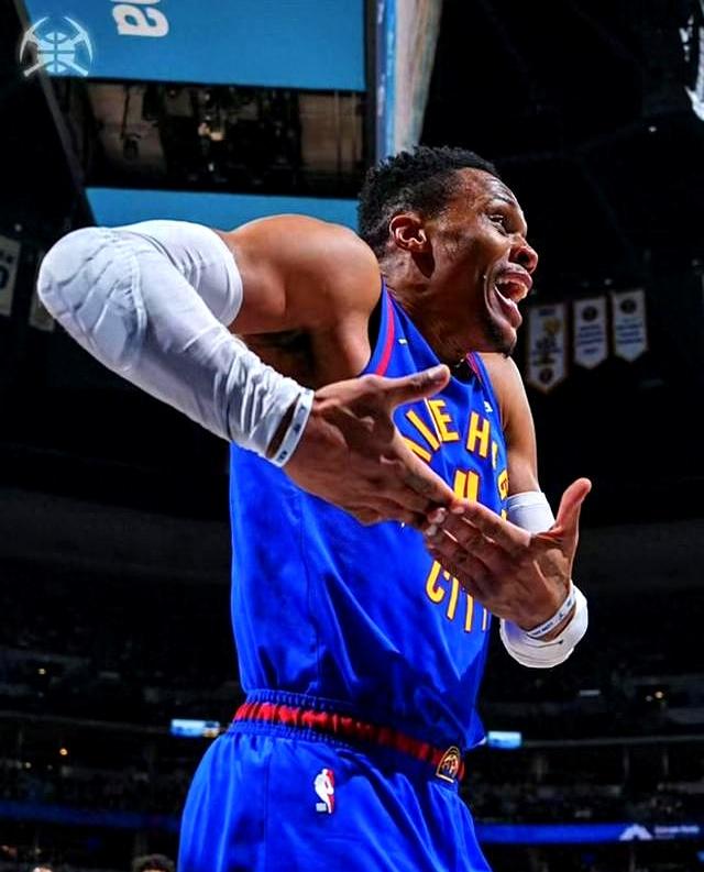 尼克斯爆冷美国男篮，阿德巴约三分雨点燃全场