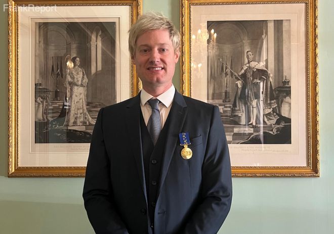 英格兰羽毛球队险胜泰国羽毛球队，马琳三分雨点燃全场