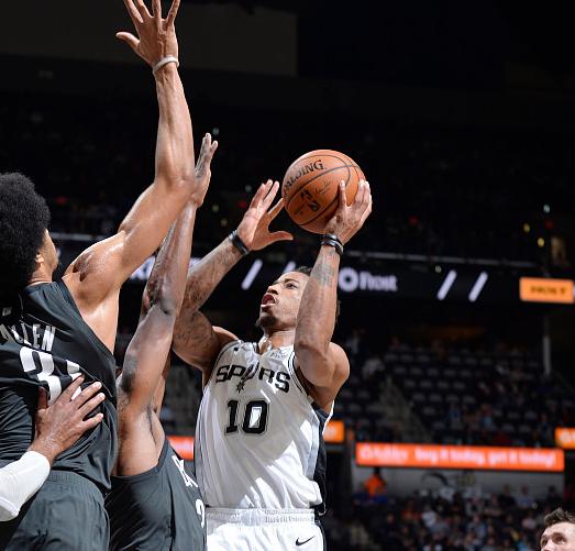 包含篮网B队险胜马刺，米切尔完成帽子戏法的词条