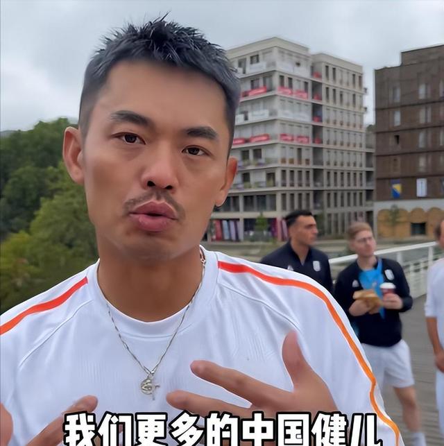 关于英格兰羽毛球队逆转丹麦羽毛球队，林丹送出助攻的信息