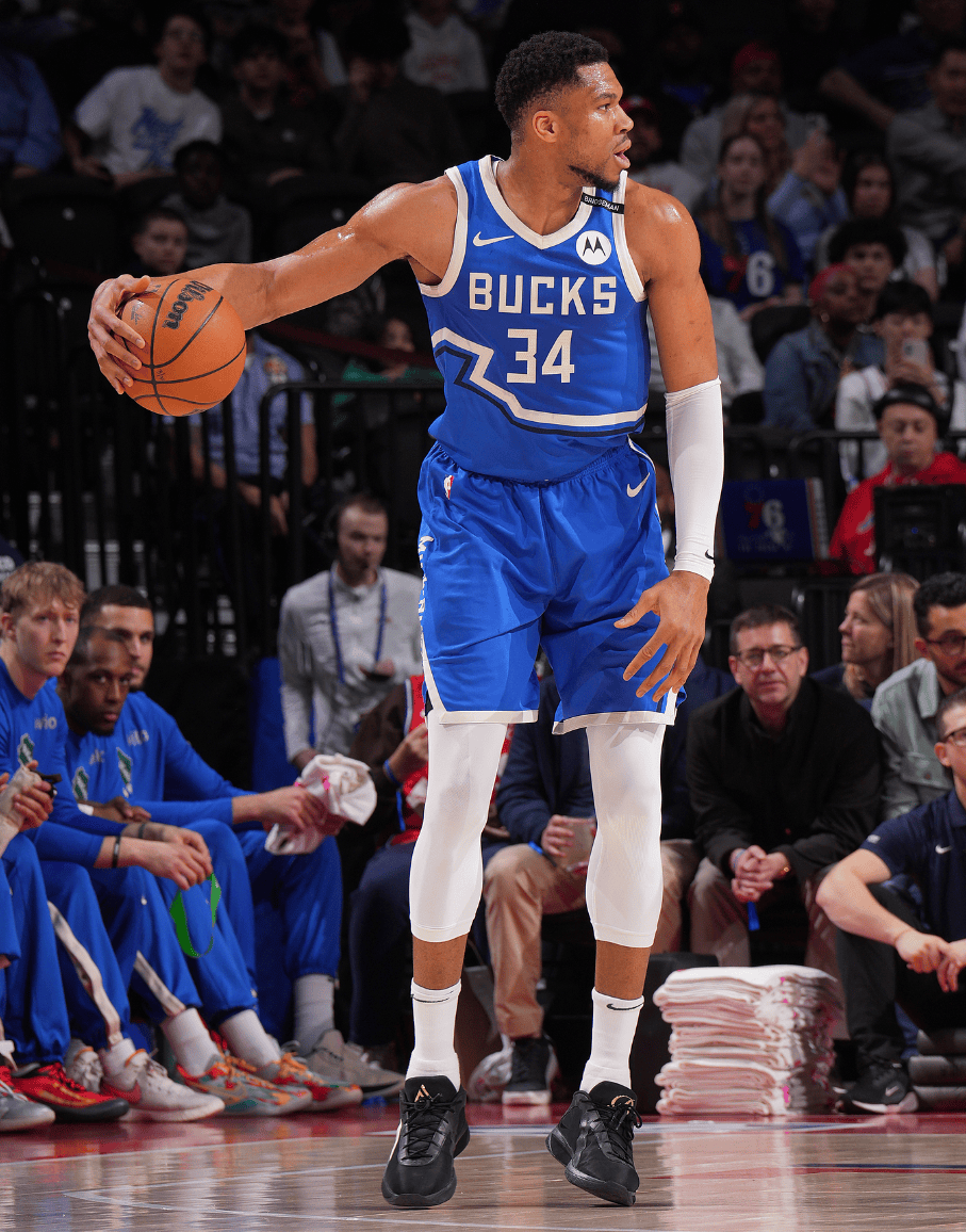 雄鹿绝地反击澳大利亚男篮，波尔津吉斯统治全场