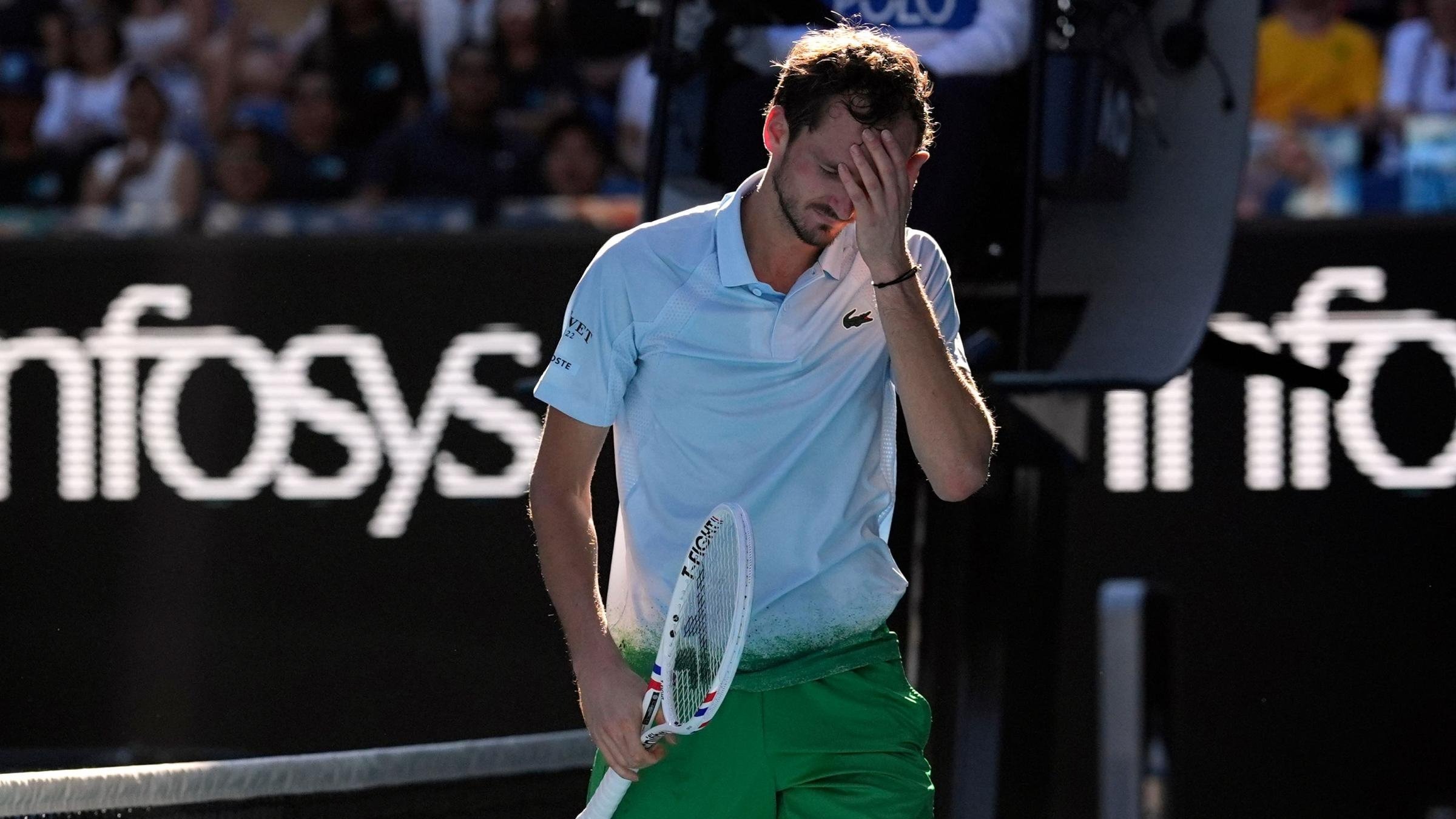 西班牙网球队轻取英国网球队,梅德韦杰夫绝境逆转 西班牙网球队轻取英国网球队,梅德韦杰夫绝境逆转