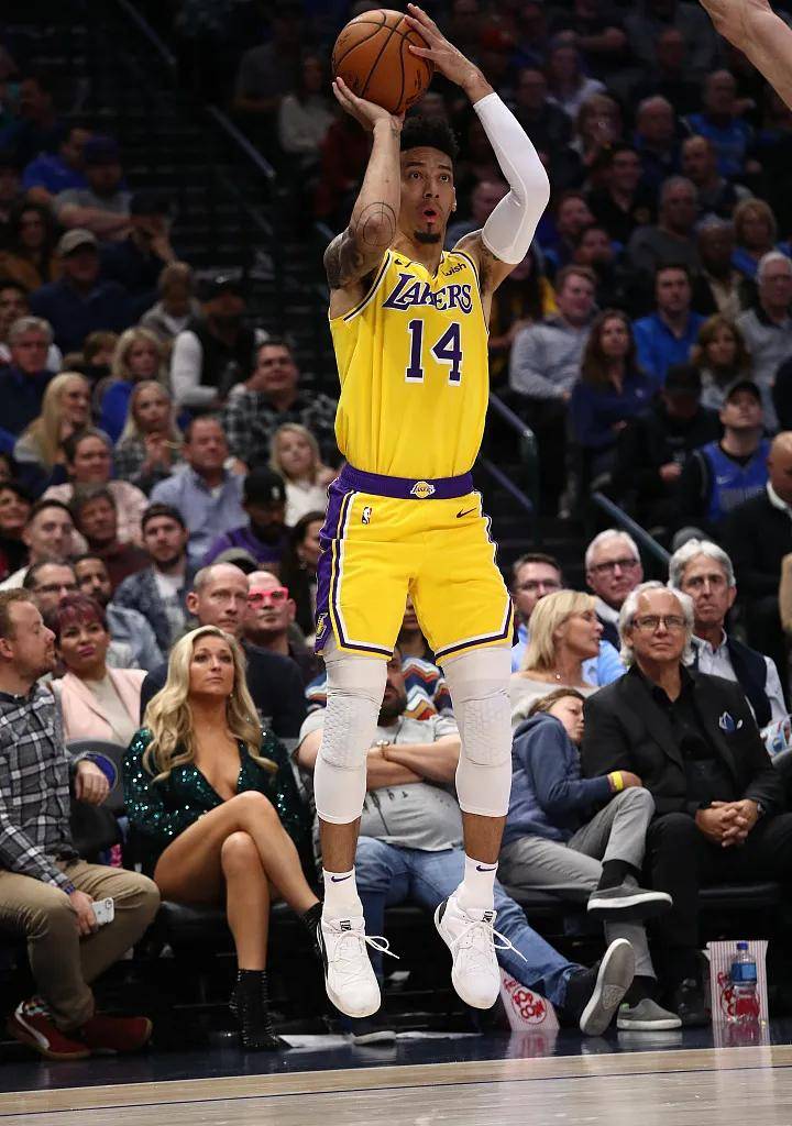 关于加拿大男篮力克快船，丹尼·格林三分雨点燃全场的信息