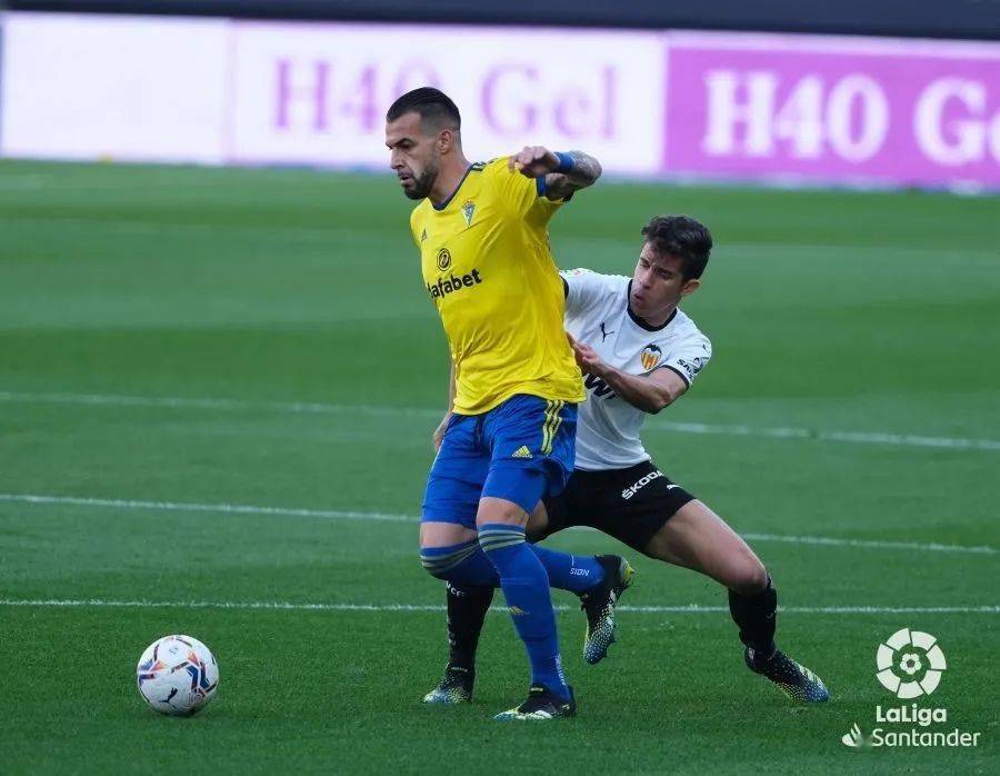 塞维利亚主场大败，领先优势被缩小