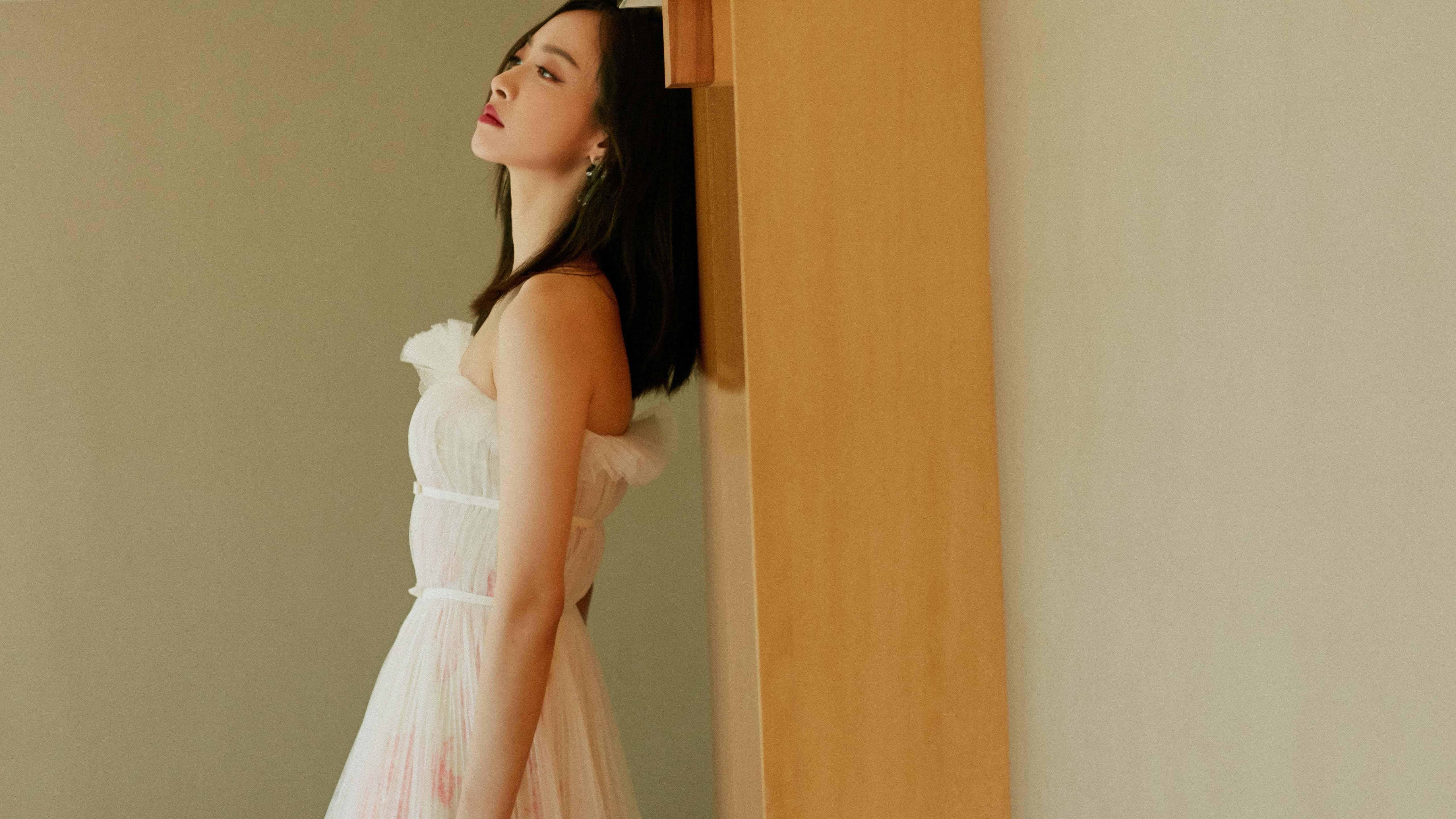 引擎逆转与沉默守护，梅赛德斯的疾风翻盘与佩雷兹的静流砥柱