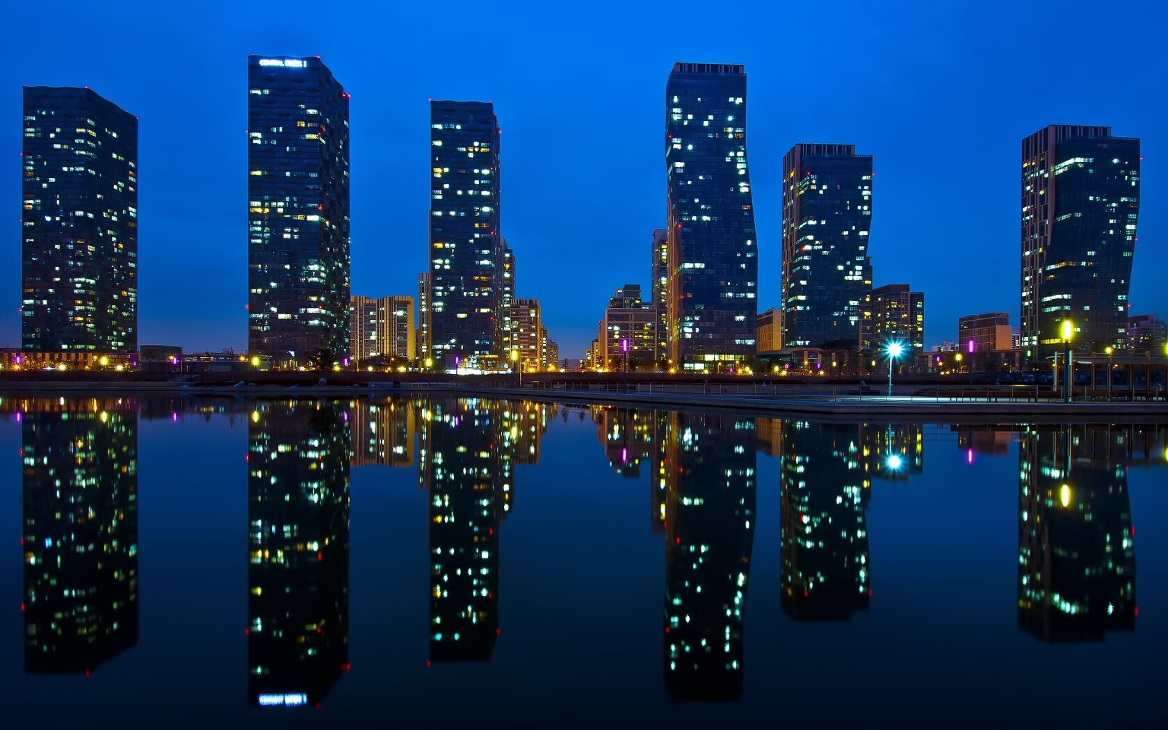 当约基奇在高原之上火烧连营，东决的夜被隔空映红