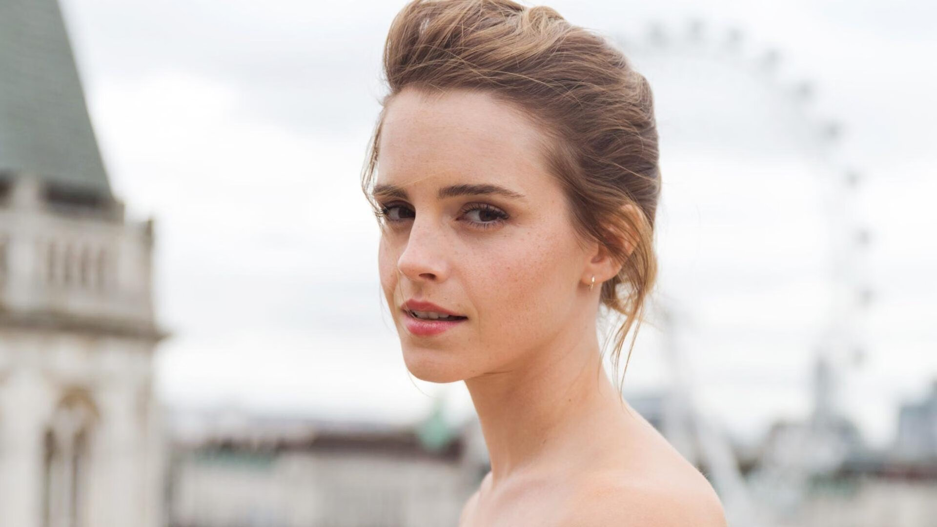 伊萨克，暗夜街道上的橙色火焰